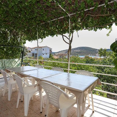 Holiday Home Marcelo-With Terrace Vinišće Exterior foto